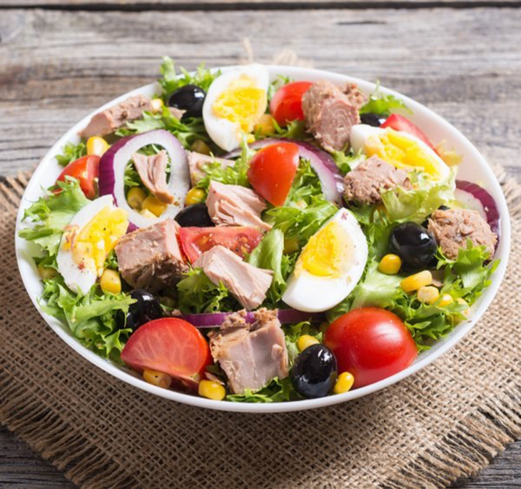 Salad cá ngừ trộn dầu giấm