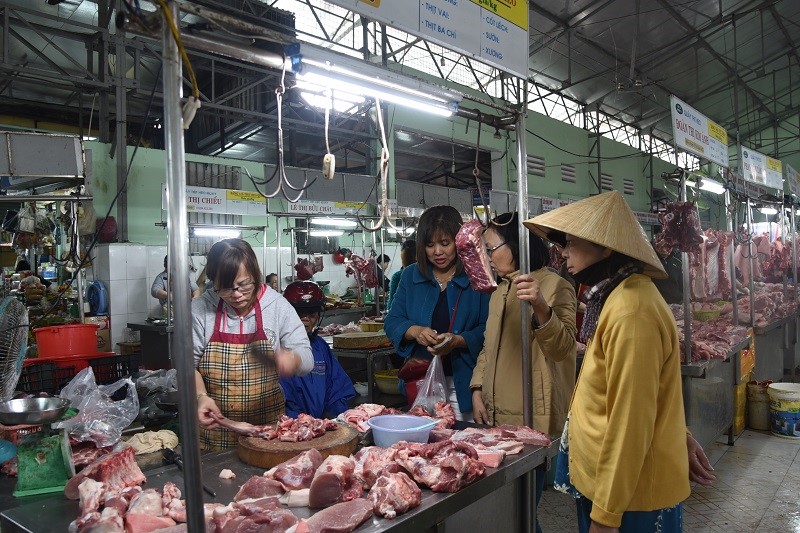 Chợ Đống Đa cung cấp lượng thực phẩm lớn mỗi ngày