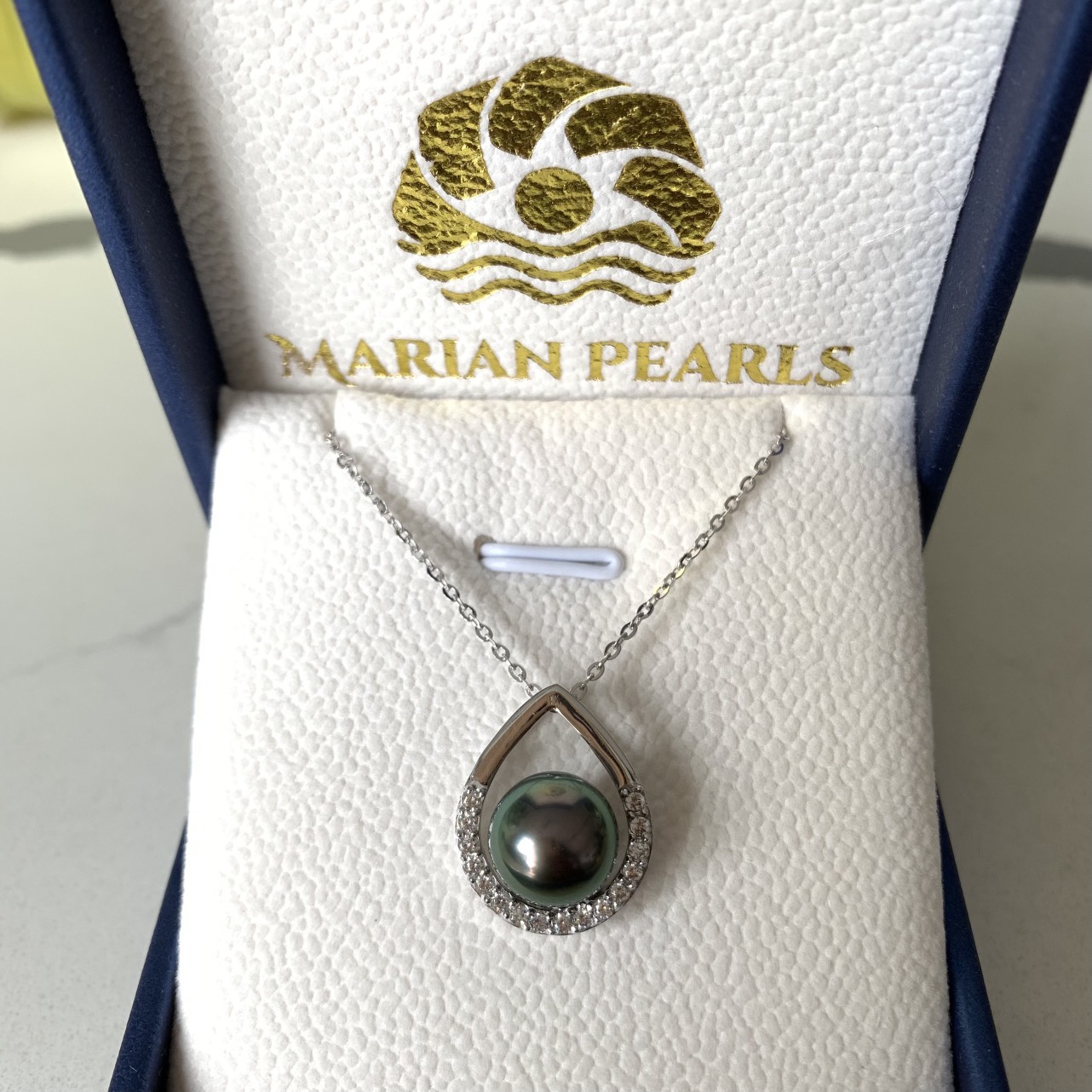 Mặt Dây Chuyền Ngọc Trai Tahiti Xanh Lông Công 9.3mm Khung Vàng