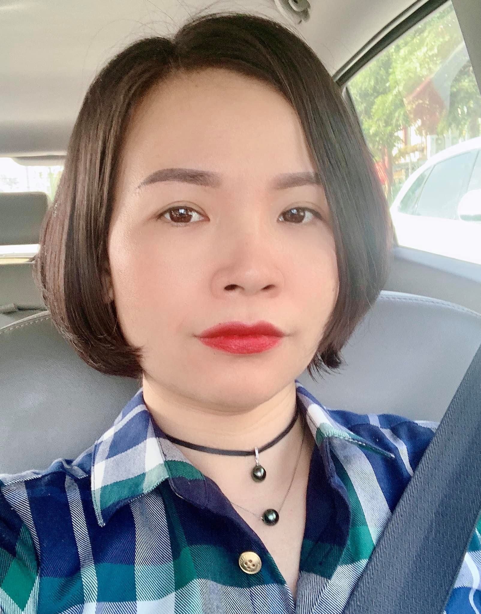 Bộ Sưu Tập Ảnh Phụ Nữ Thanh Lịch Đeo Ngọc Trai