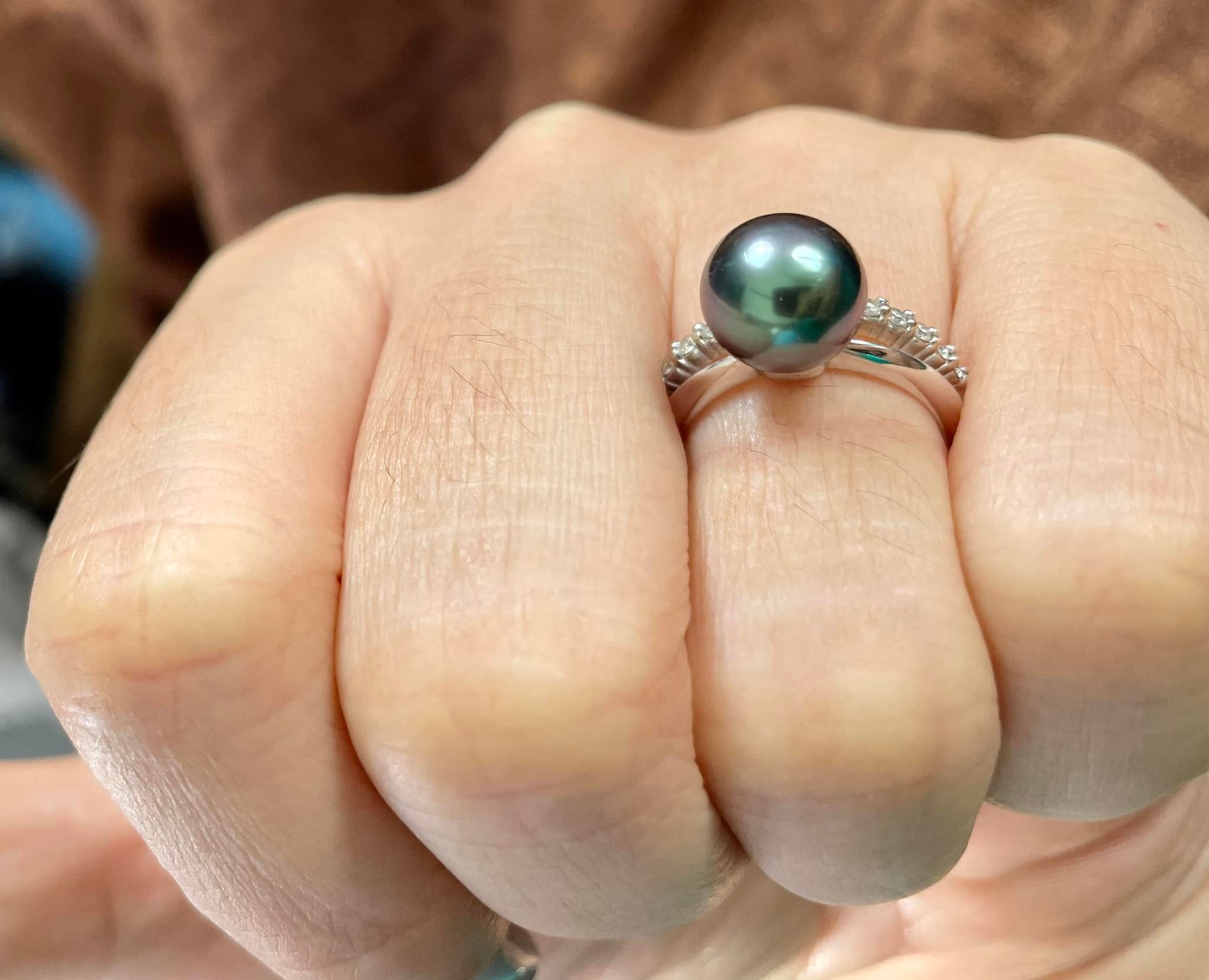 Nhẫn ngọc trai tahiti sắc lông công