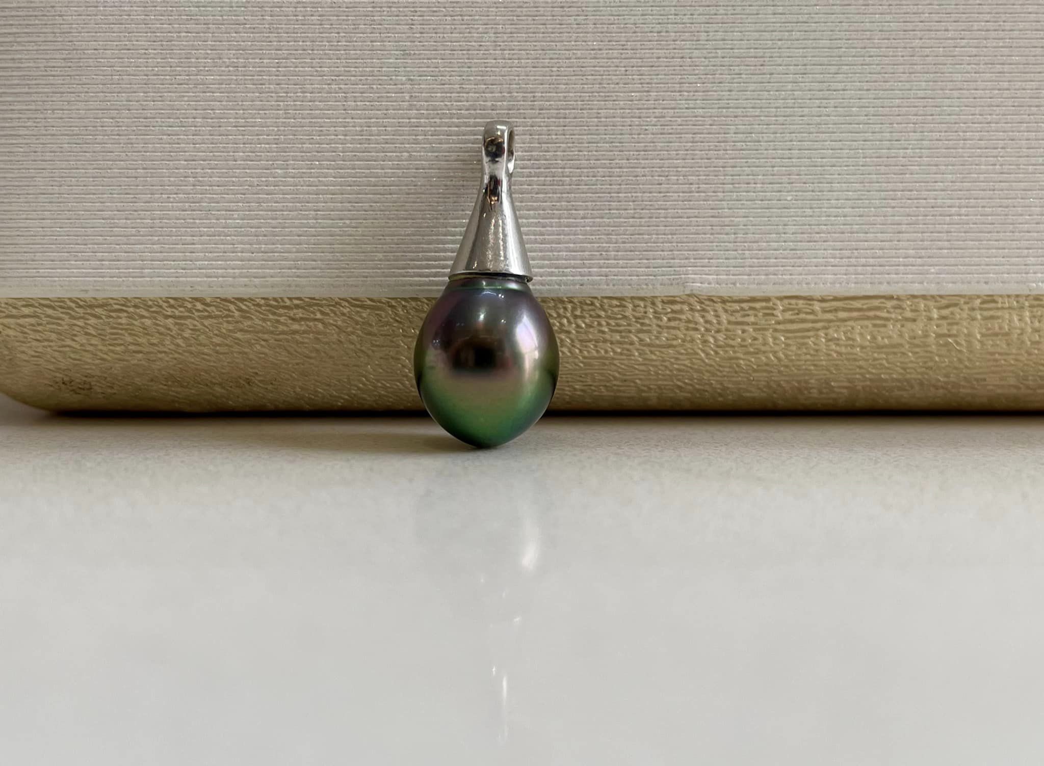 Mặt dây chuyền ngọc trai tahiti dáng giọt nước