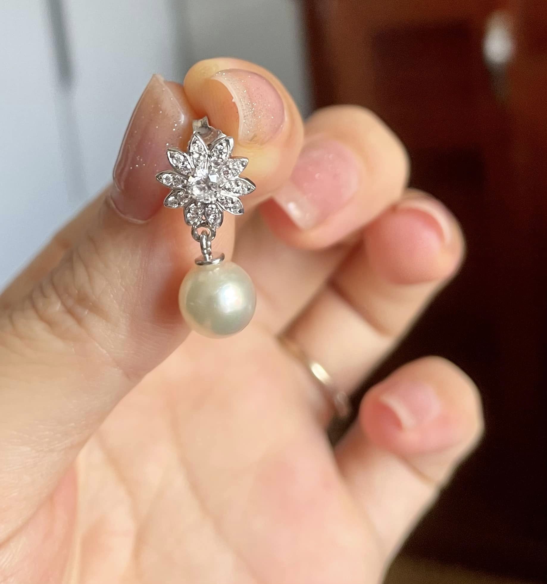 Trang sức luôn là món đồ được phụ nữ yêu thích và mong muốn được nhận như một món qùa.