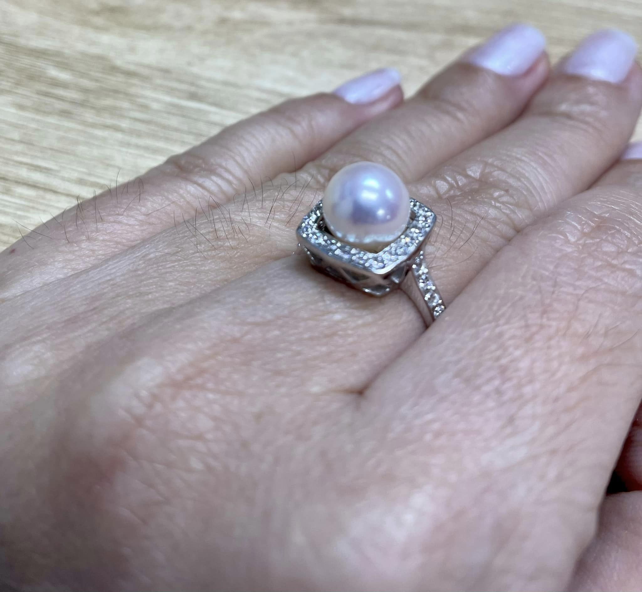 Marian Pearls sẵn sàng tư vấn quà tặng phụ nữ cho những ai đang băn khoăn về lựa chọn cách thể hiện tình cảm với người mình thương!