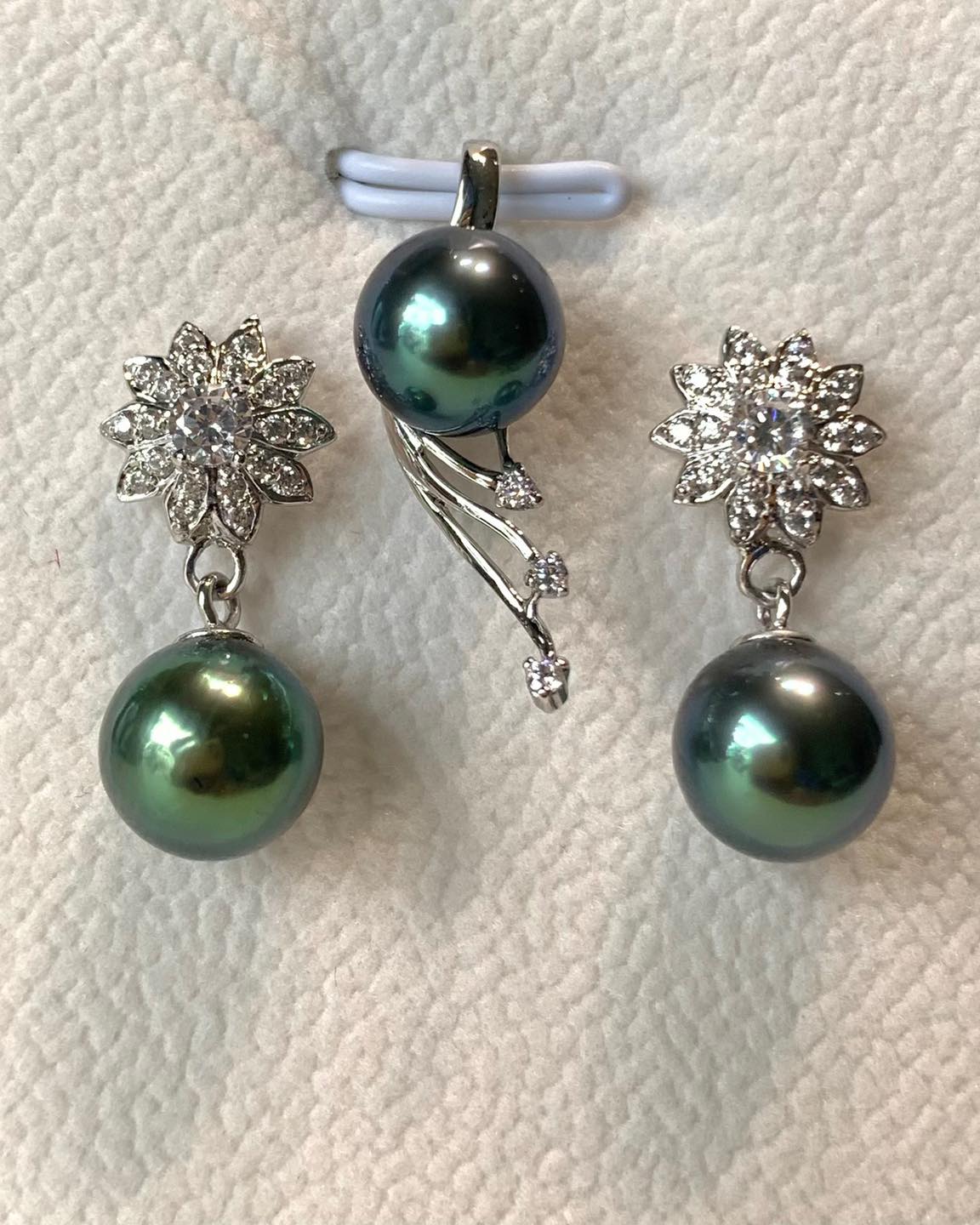 Bông tai ngọc trai biển