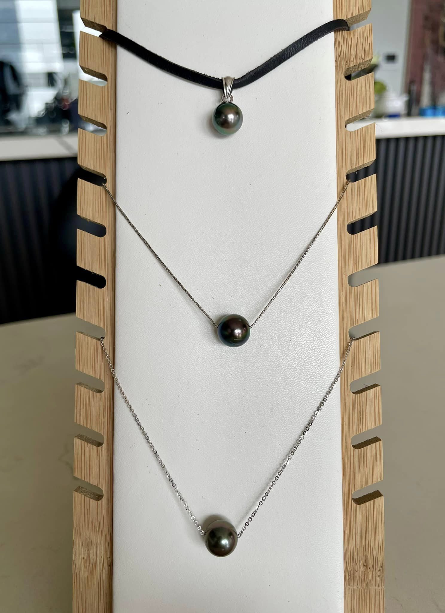 Dây chuyền xuyên tâm ngọc trai và dây choker ngọc trai