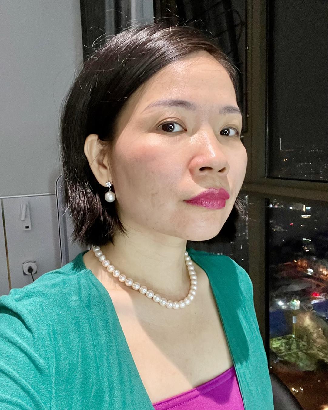 Ngọc trai là một loại đá trang sức đặc biệt, ko được khai thác từ lòng đất, mà được hình thành trong dòng nước.