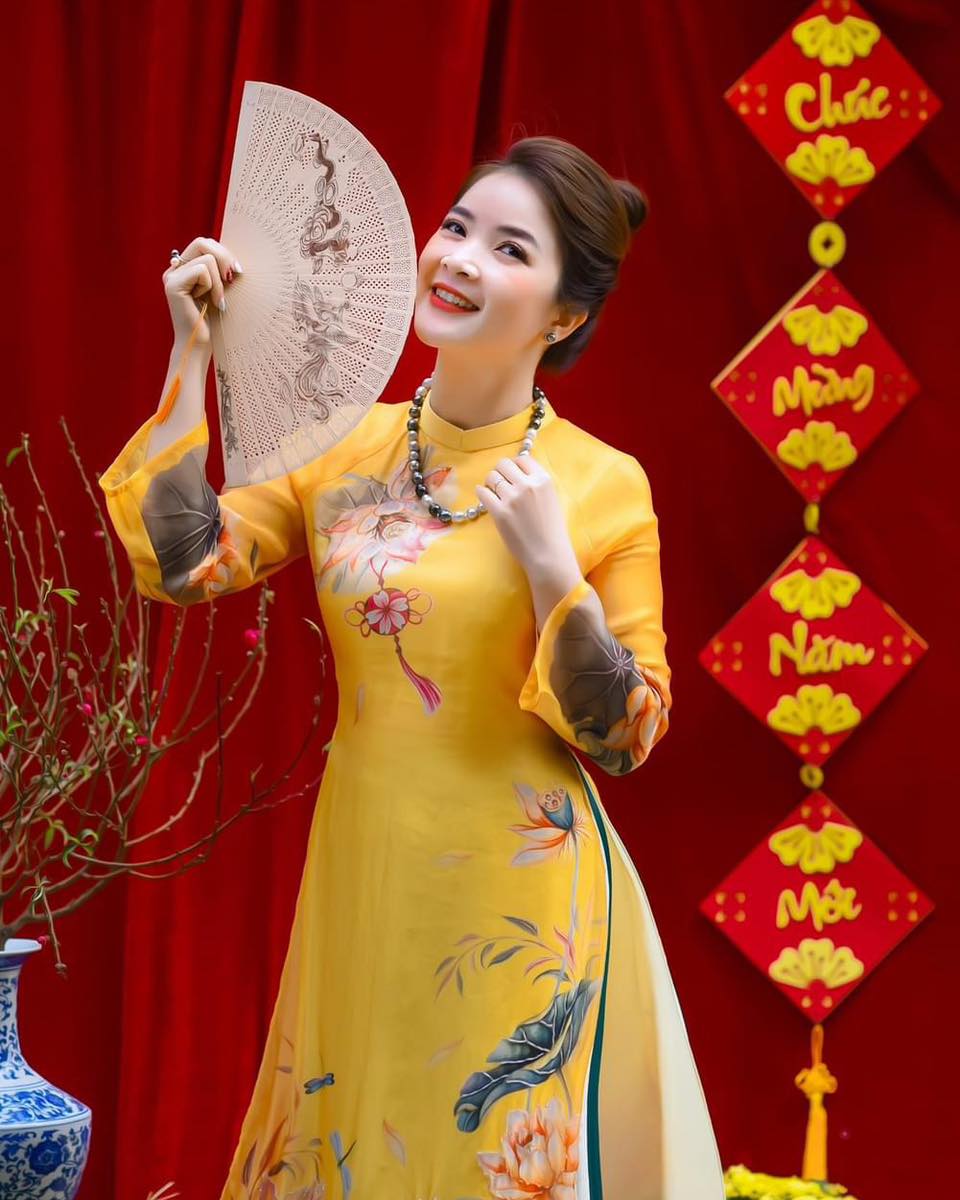 Ngọc Trai Và Áo Dài: Khi Vẻ Đẹp Chạm Đến Sự Vĩnh Cửu