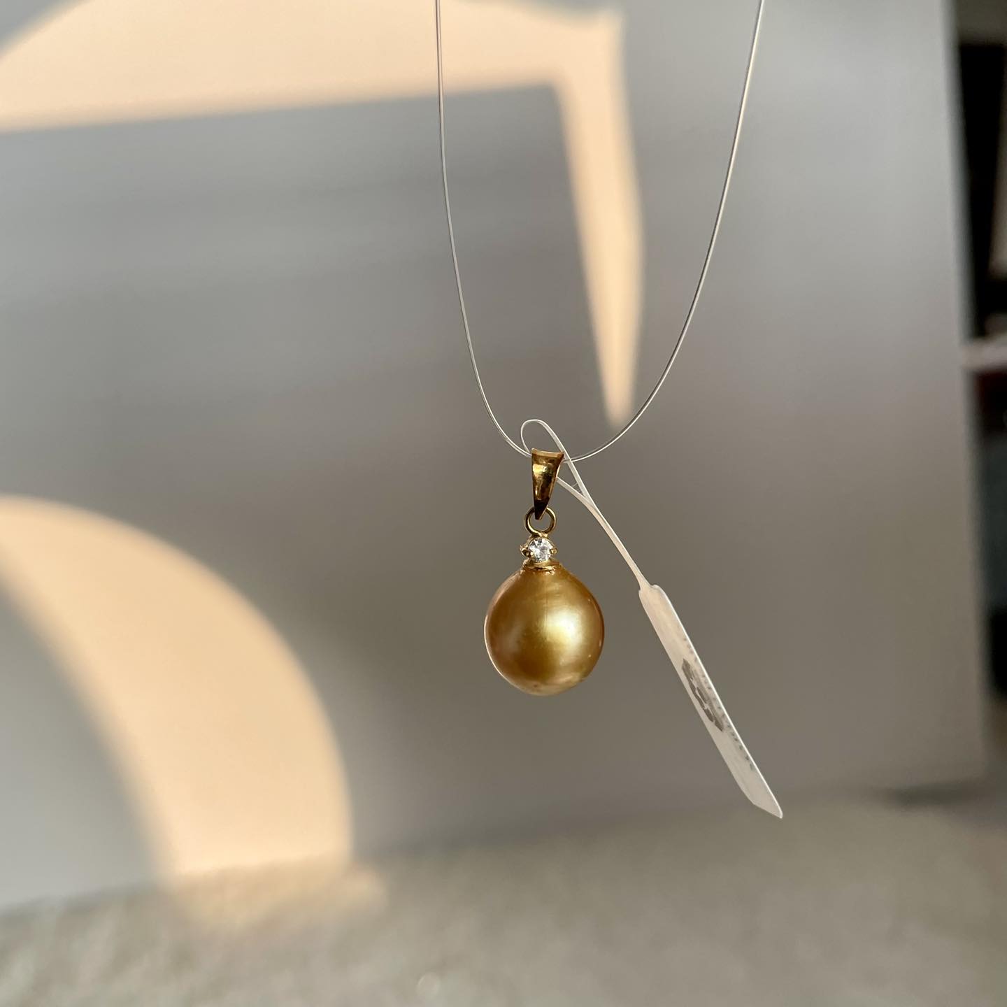 Mặt Dây Chuyền Ngọc Trai Vàng: Viên Bảo Ngọc Của Sự Thanh Cao