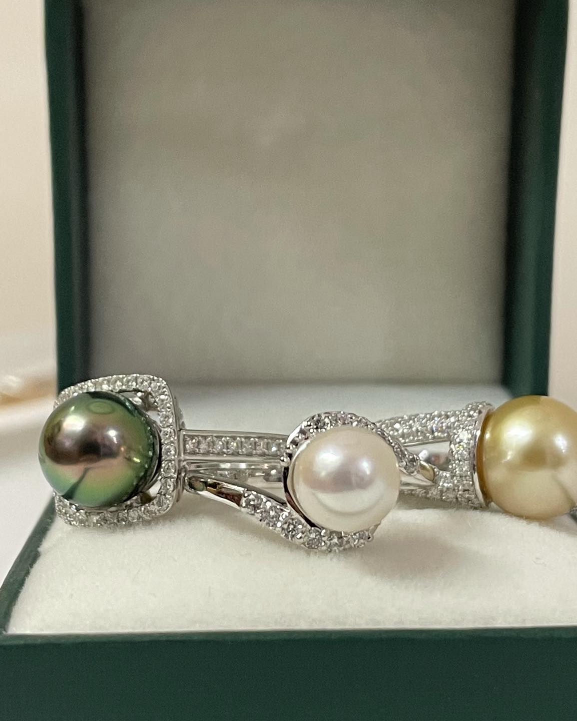 Nhẫn Ngọc Trai Nữ: Vẻ Đẹp Vĩnh Cửu