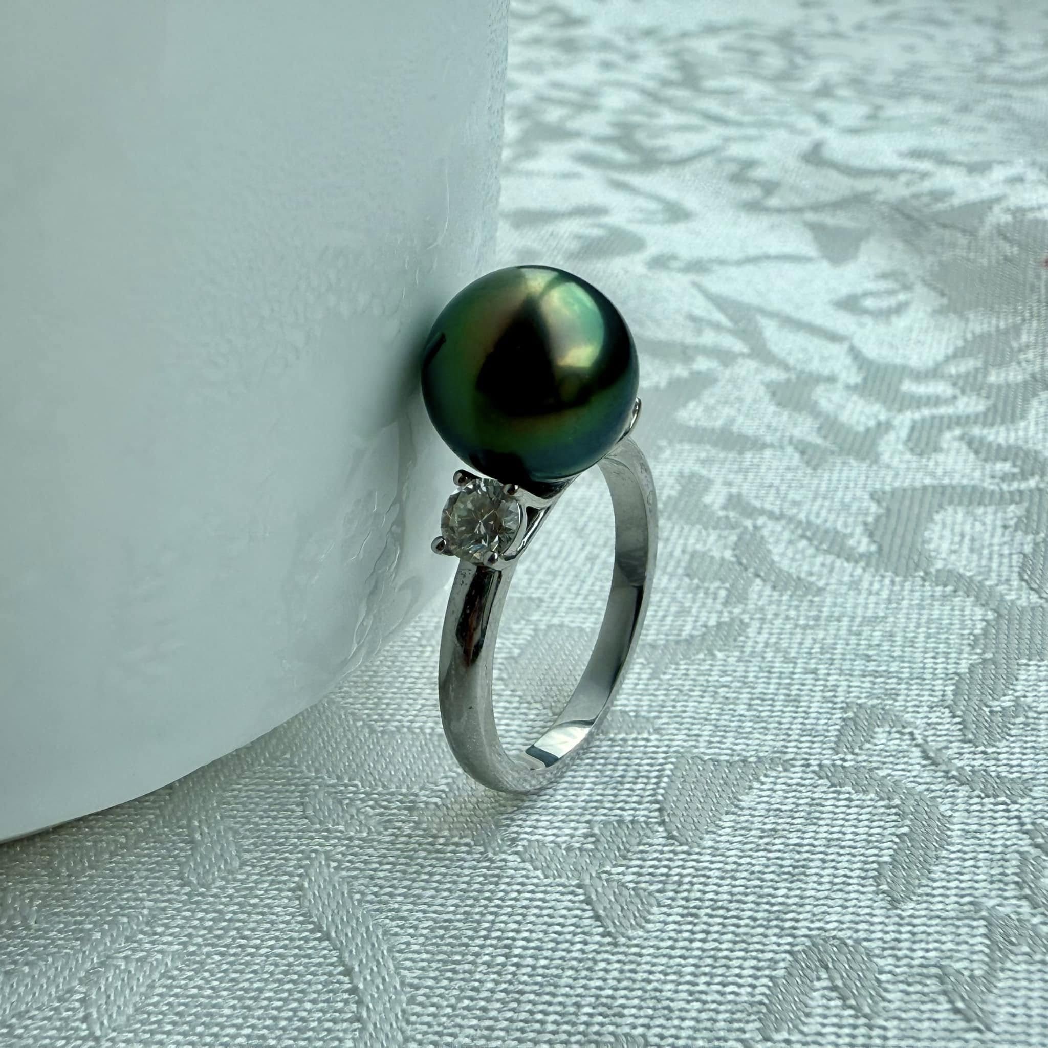 Đeo Nhẫn Ngọc Trai Ngón Nào: Ý Nghĩa, Phong Thủy