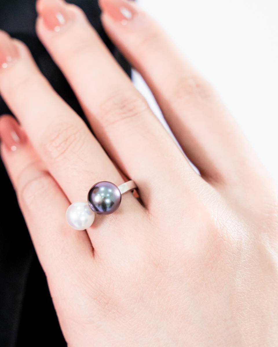 Đeo Nhẫn Ngọc Trai Ngón Nào? Bí Mật Ẩn Sau Sự Lựa Chọn