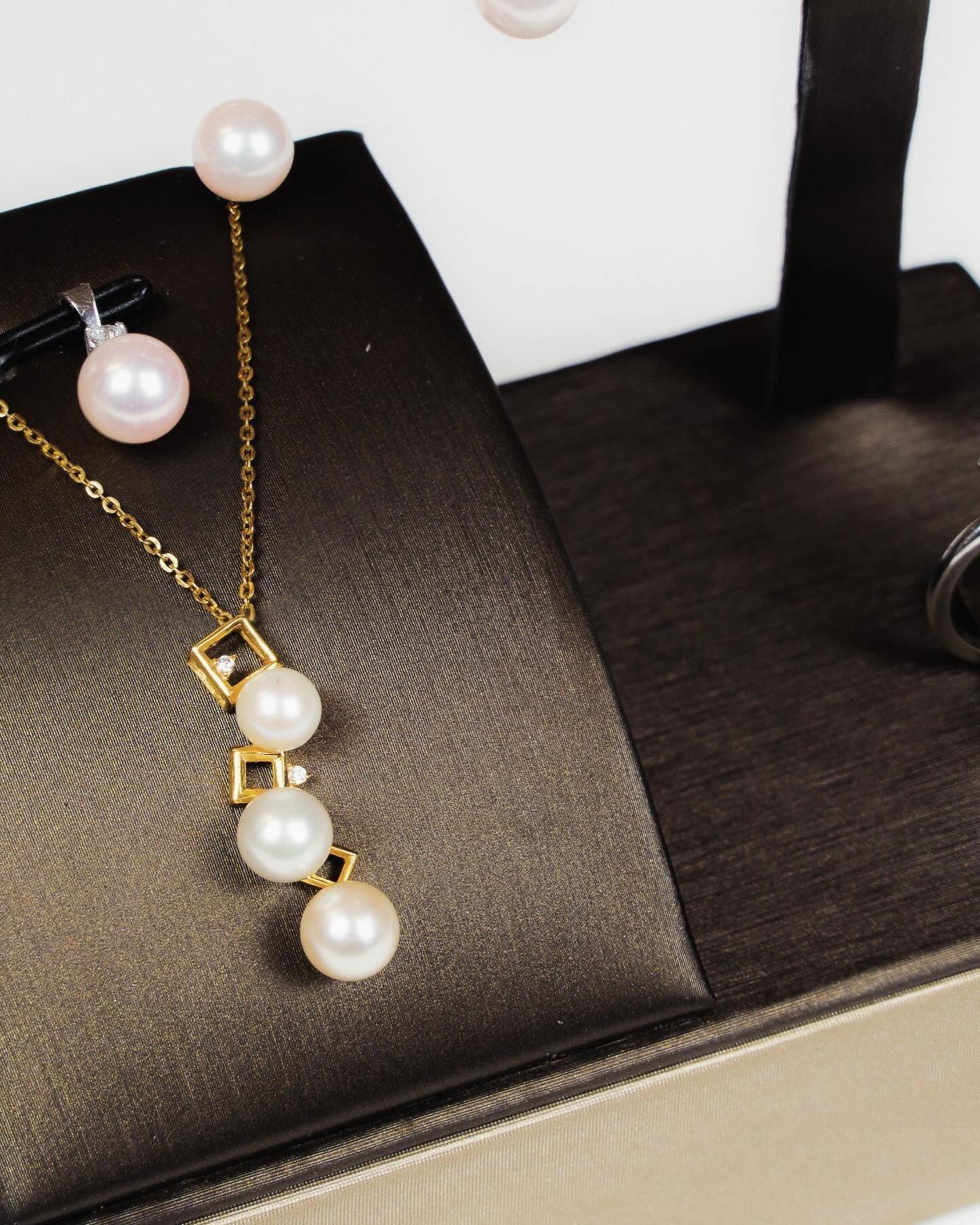 Đeo Ngọc Trai Thường Xuyên Có Sao Không?