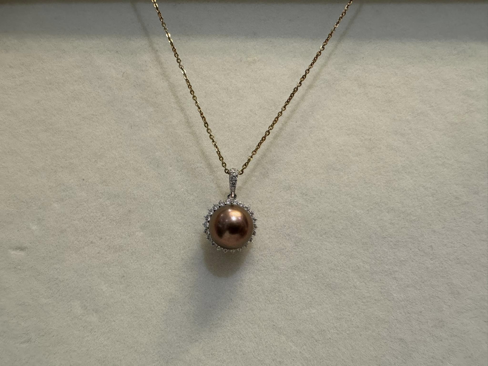 Dây Chuyền Ngọc Trai Nhỏ: Sự Tinh Tế Lặng Lẽ