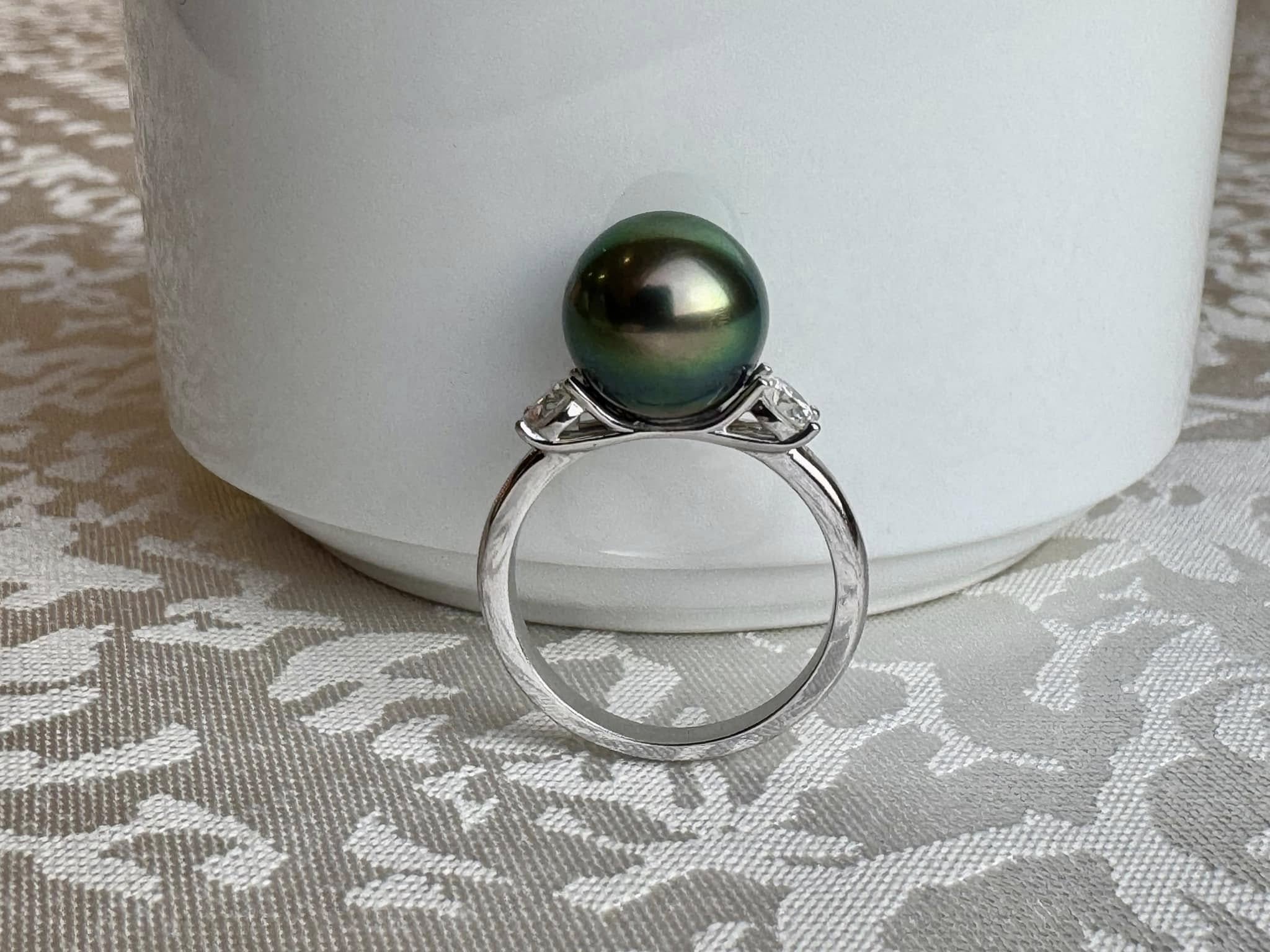 Có Nên Đeo Ngọc Trai Hàng Ngày?