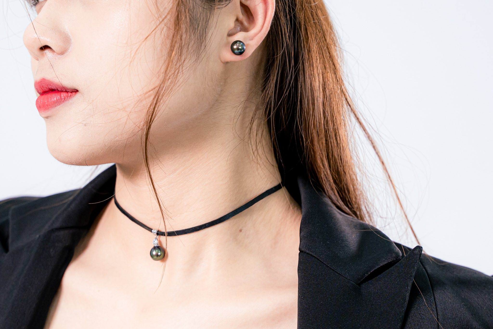 Đeo Ngọc Trai Sao Cho Sang Và Không Lỗi Mốt