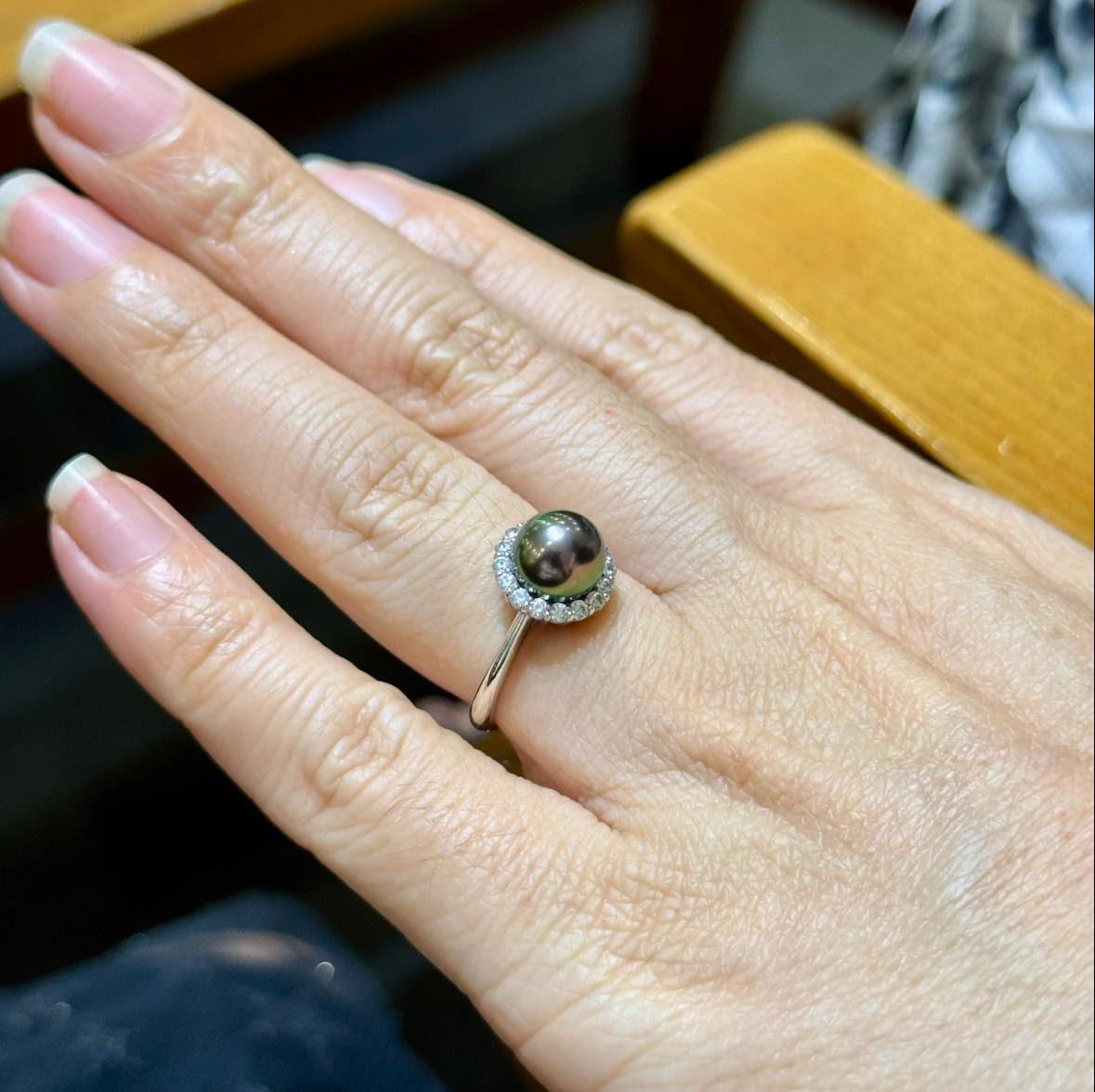 Đeo Nhẫn Ngọc Trai Sao Cho Ý Nghĩa