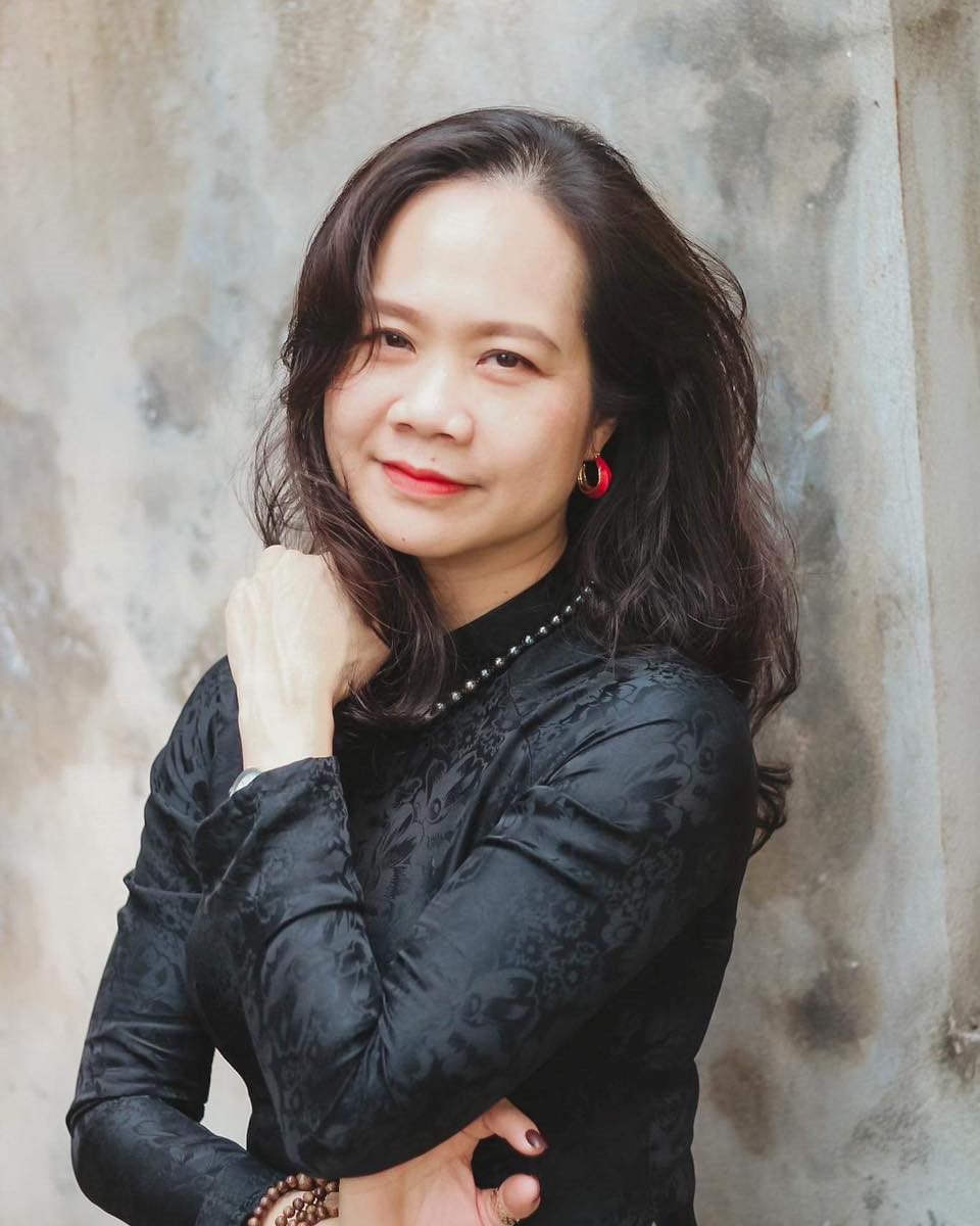 Áo dài truyền thống và ngọc trai