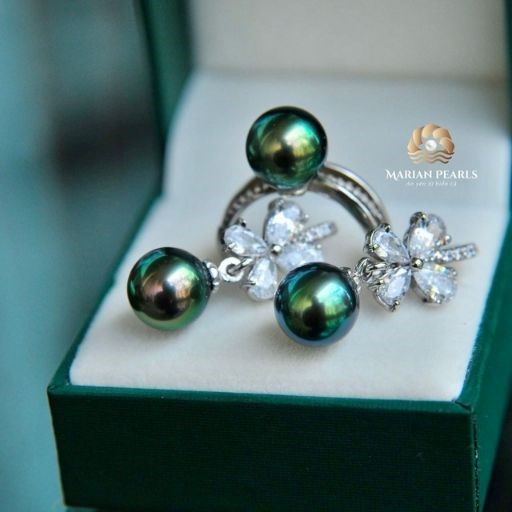 Bộ Sưu Tập Bông Tai, Dây Chuyền Và Nhẫn Ngọc Tahiti Màu Xanh Lông Công