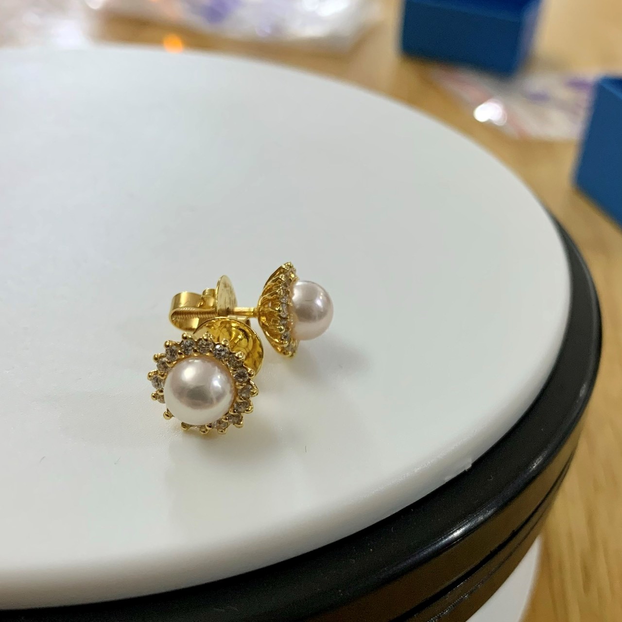 Bông tai Ngọc trai Akoya viền đá