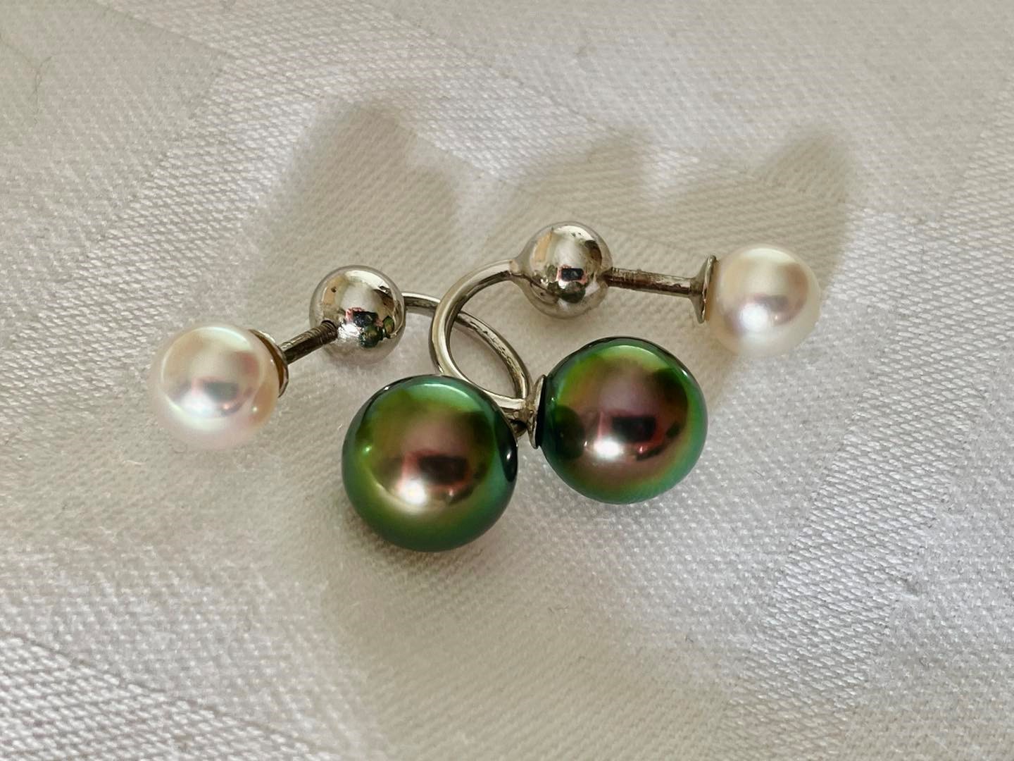 Bông tai ngọc trai Tahiti dáng móc Dior