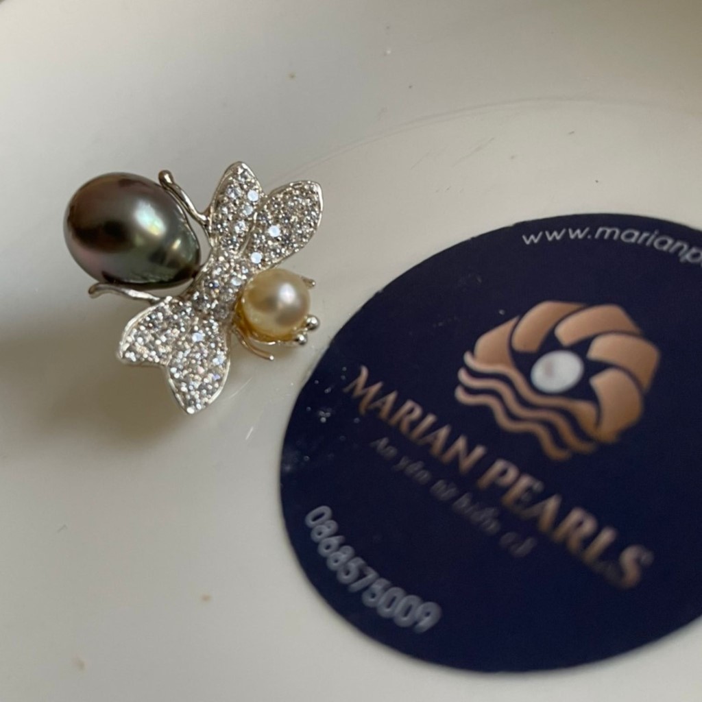 Cài áo con ong ngọc trai Tahiti kết hợp Ngọc Akoya