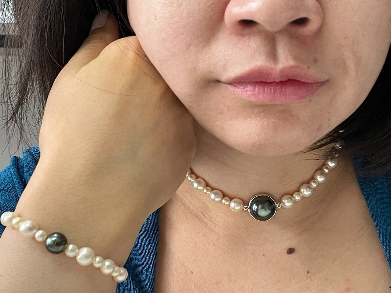 Choker ngọc trai cùng vòng tay ngọc trai