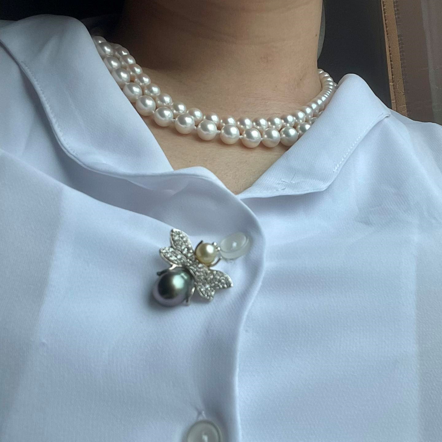 Choker ngọc trai đem lại vẻ đẹp cổ điển, sang trọng mà ít món phụ kiện nào mang lại được