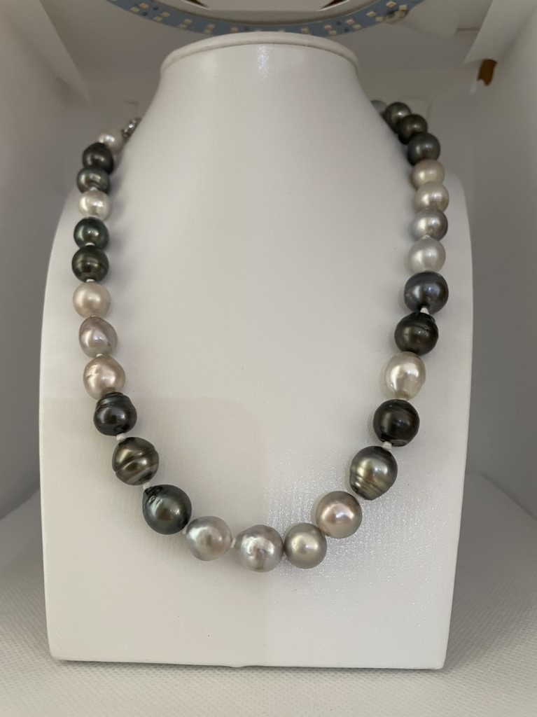 Chuỗi ngọc trai Tahiti dáng baroque màu đen và xám bạc