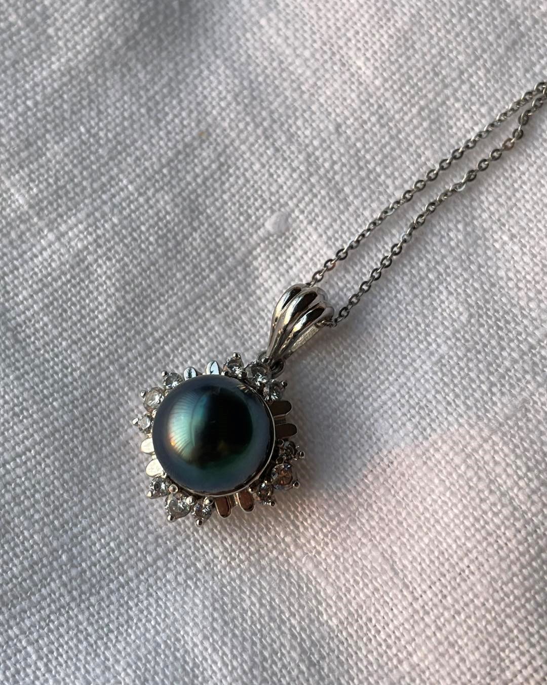 Dây chuyền ngọc trai Tahiti với ánh sắc tuyệt đẹp