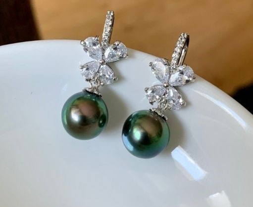 Để khô trang sức ngọc trai trước khi cất.