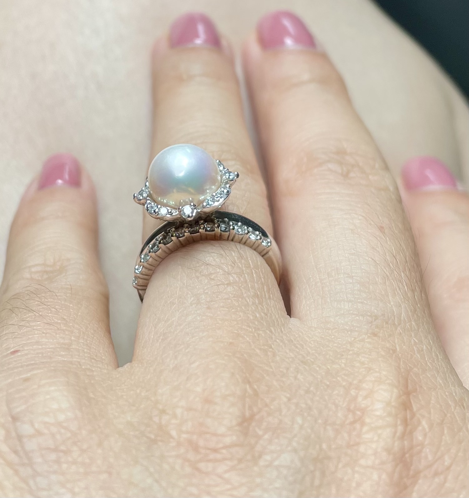 Nhẫn ngọc trai Akoya.