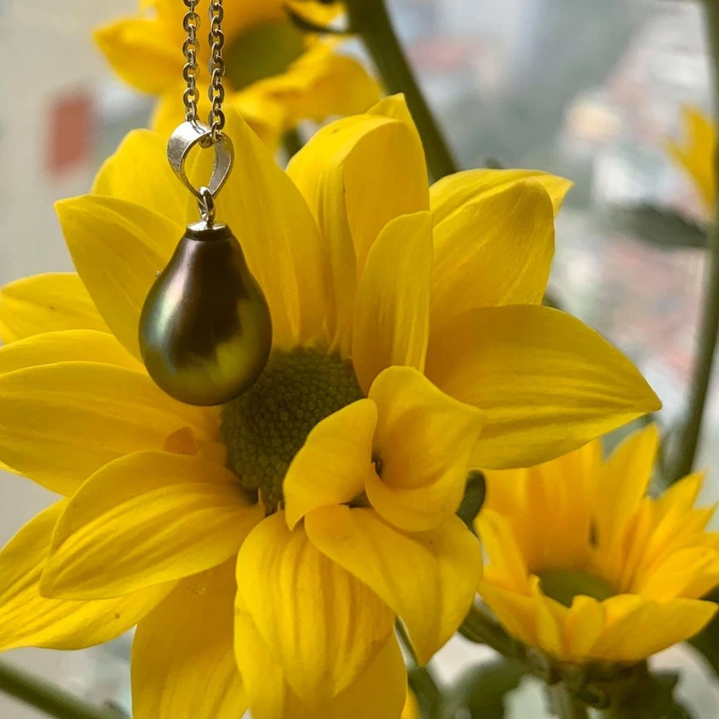 Giá thành dây chuyền Ngọc trai khá mềm