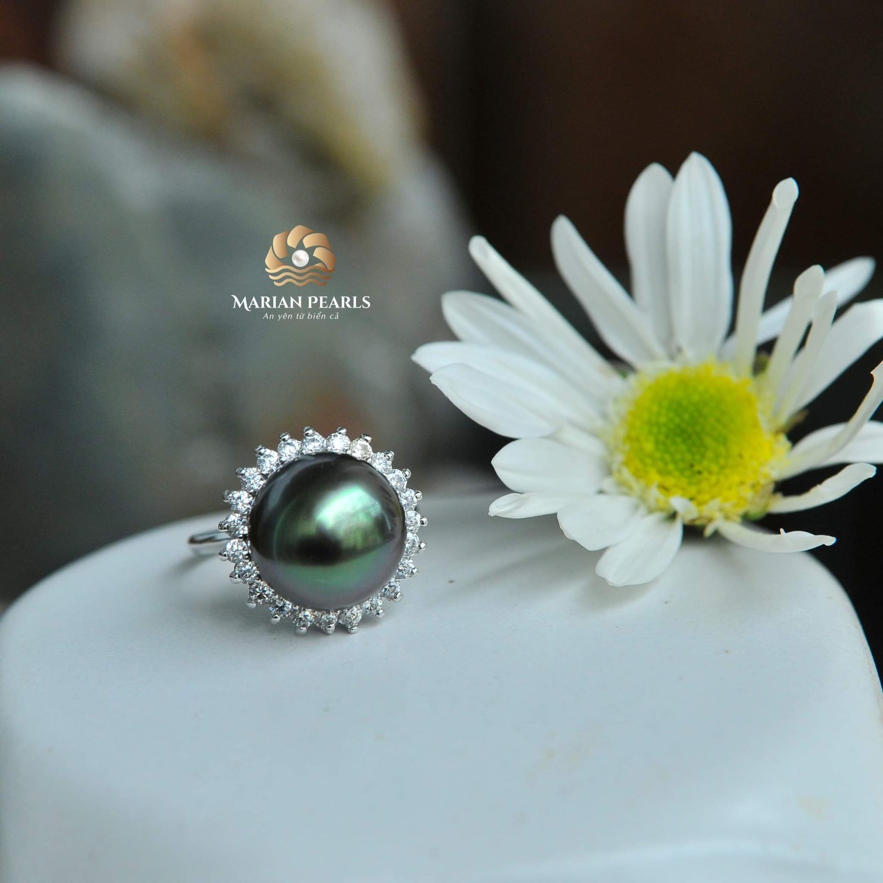 Kết hợp với nhiều loại đá quý khác cũng là xu hướng không mới