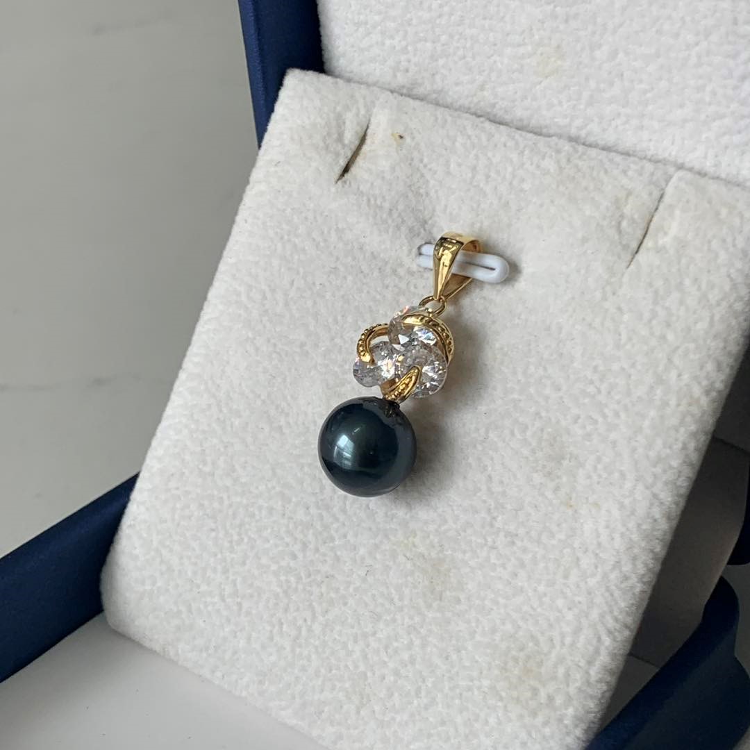 Mặt dây chuyền ngọc trai Tahiti cùng đá quý