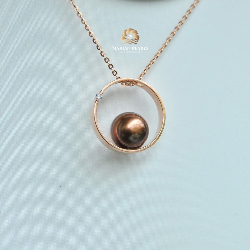 Mặt dây chuyền ngọc trai Tahiti nâu với thiết kế độc đáo