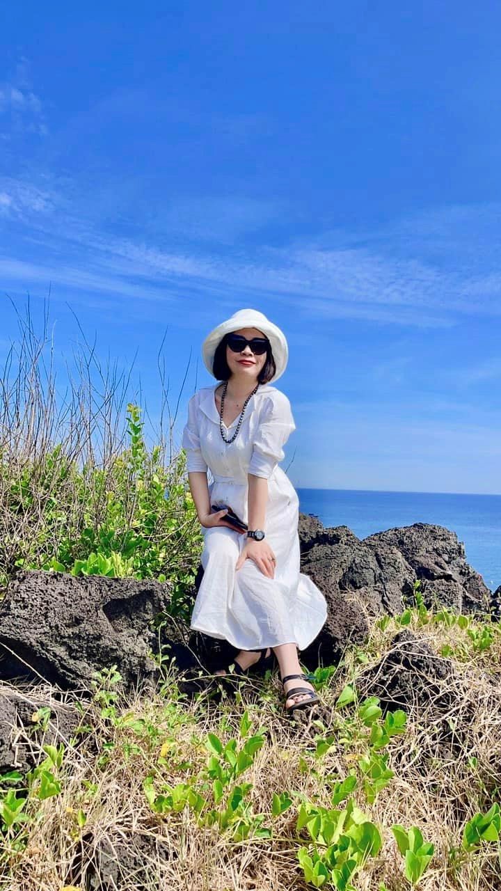 Một chuỗi dây chuyền ngọc trai đen Tahiti cho bạn bừng sáng