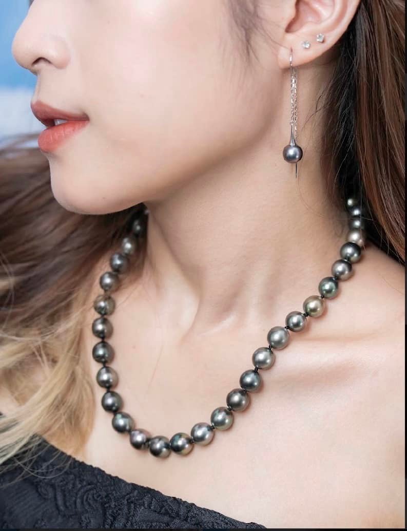 Ngọc Tahiti lại mang đến vẻ nữ tính quyến rũ bí ẩn