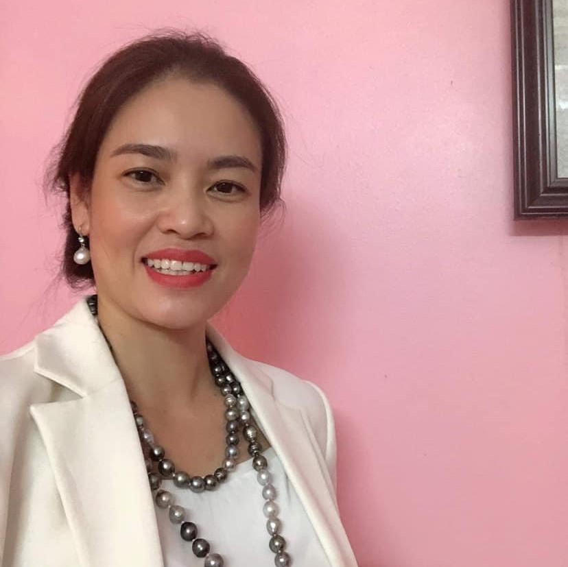 Ngọc trai rất hợp với các trang phục công sở như áo blazer, sơ mi