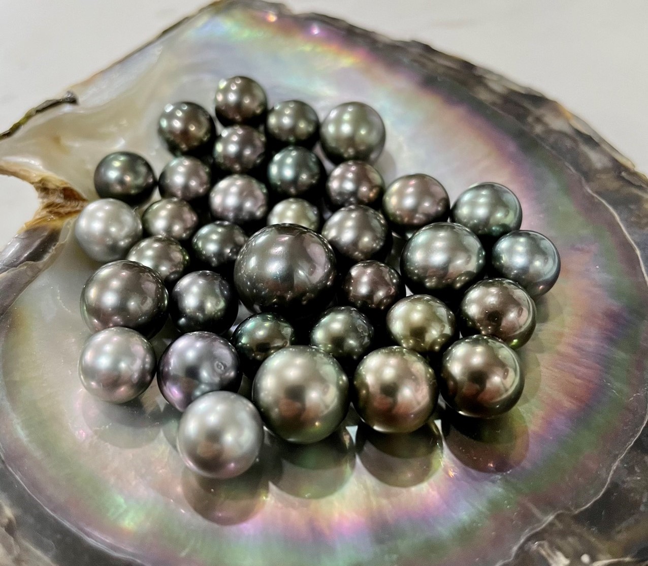 Ngọc trai Tahiti xuất xứ từ quần đảo Tahiti thuộc nước Pháp