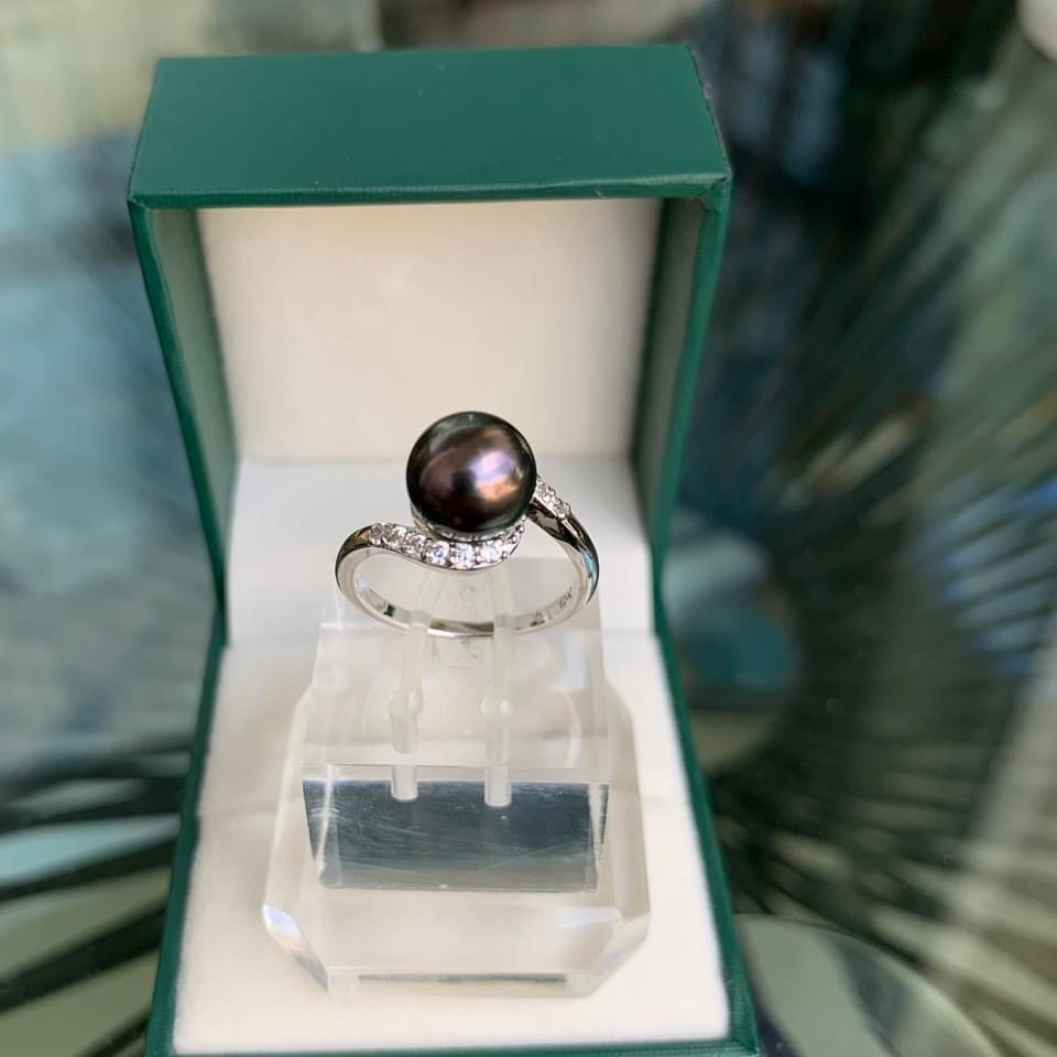 Nhẫn Ngọc Trai Đen Tahiti Cỡ 8mm Kết Hợp Vàng 10k.