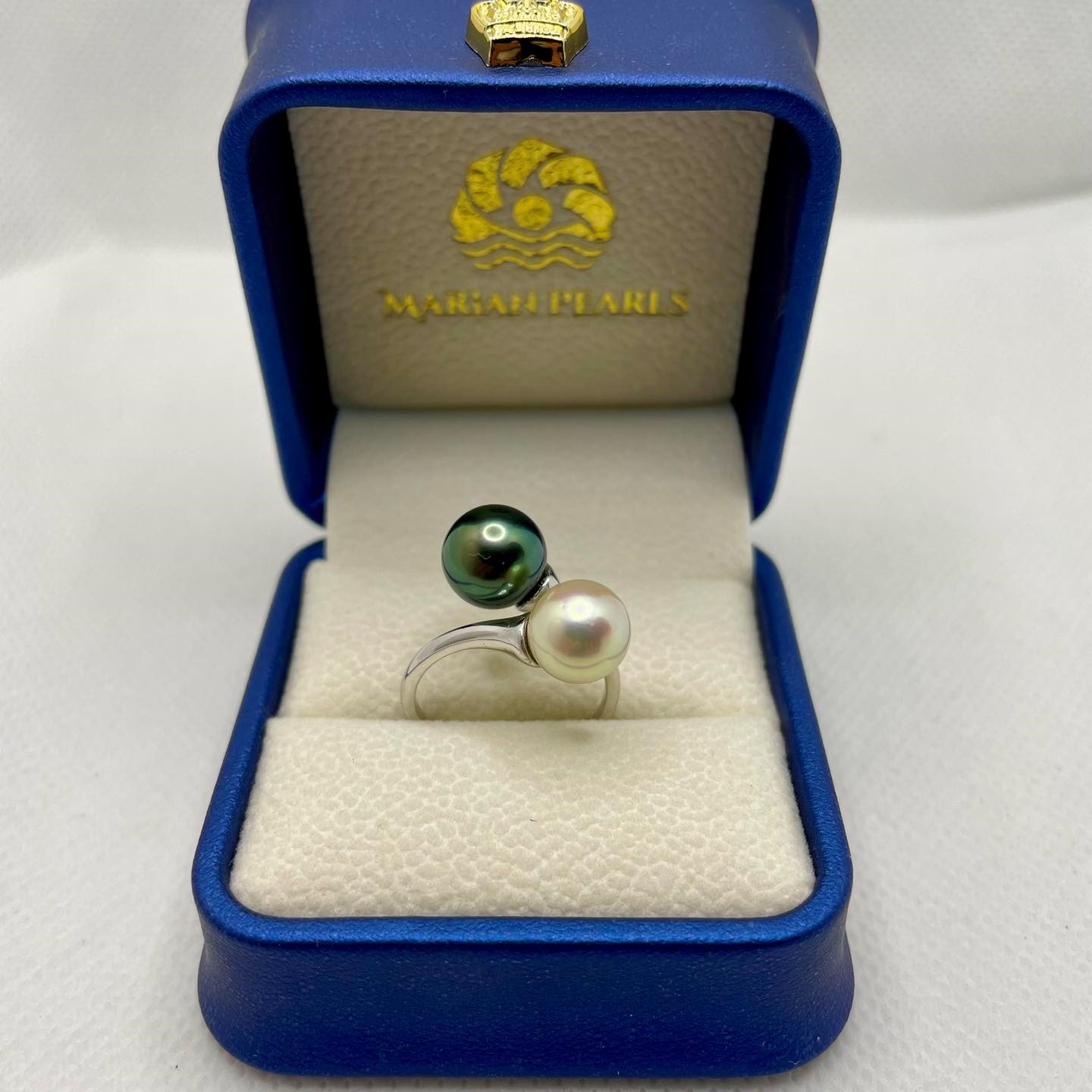 Nhẫn ngọc trai Tahiti kết hợp ngọc Akoya