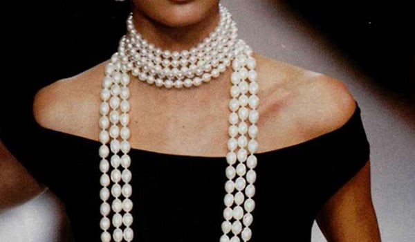 Thiết kế choker ngọc trai xuất hiện trong bộ sưu tập của thương hiệu Chanel