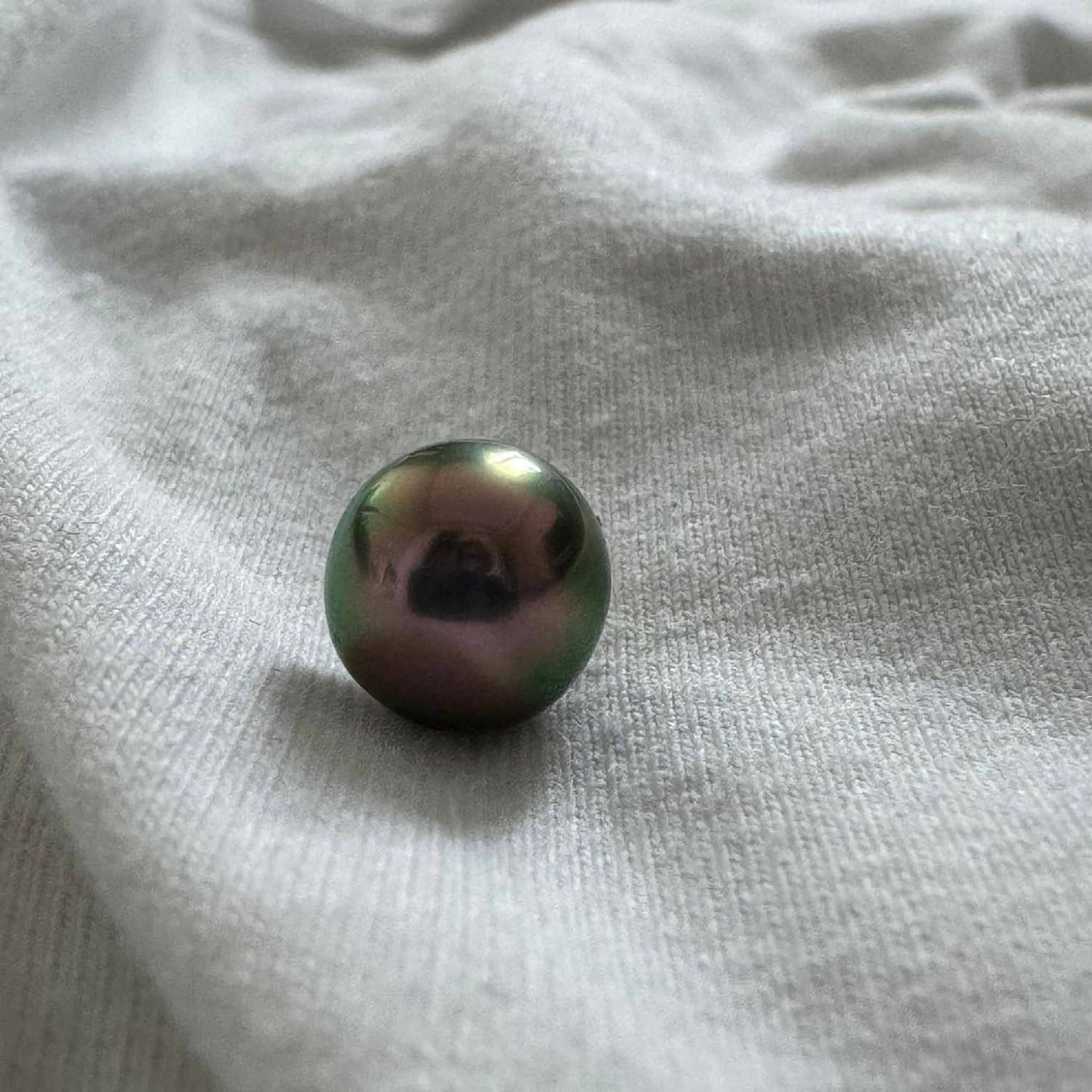 Nhẫn Ngọc Trai Đeo Tay Trái Hay Phải? Ý Nghĩa Sâu Xa