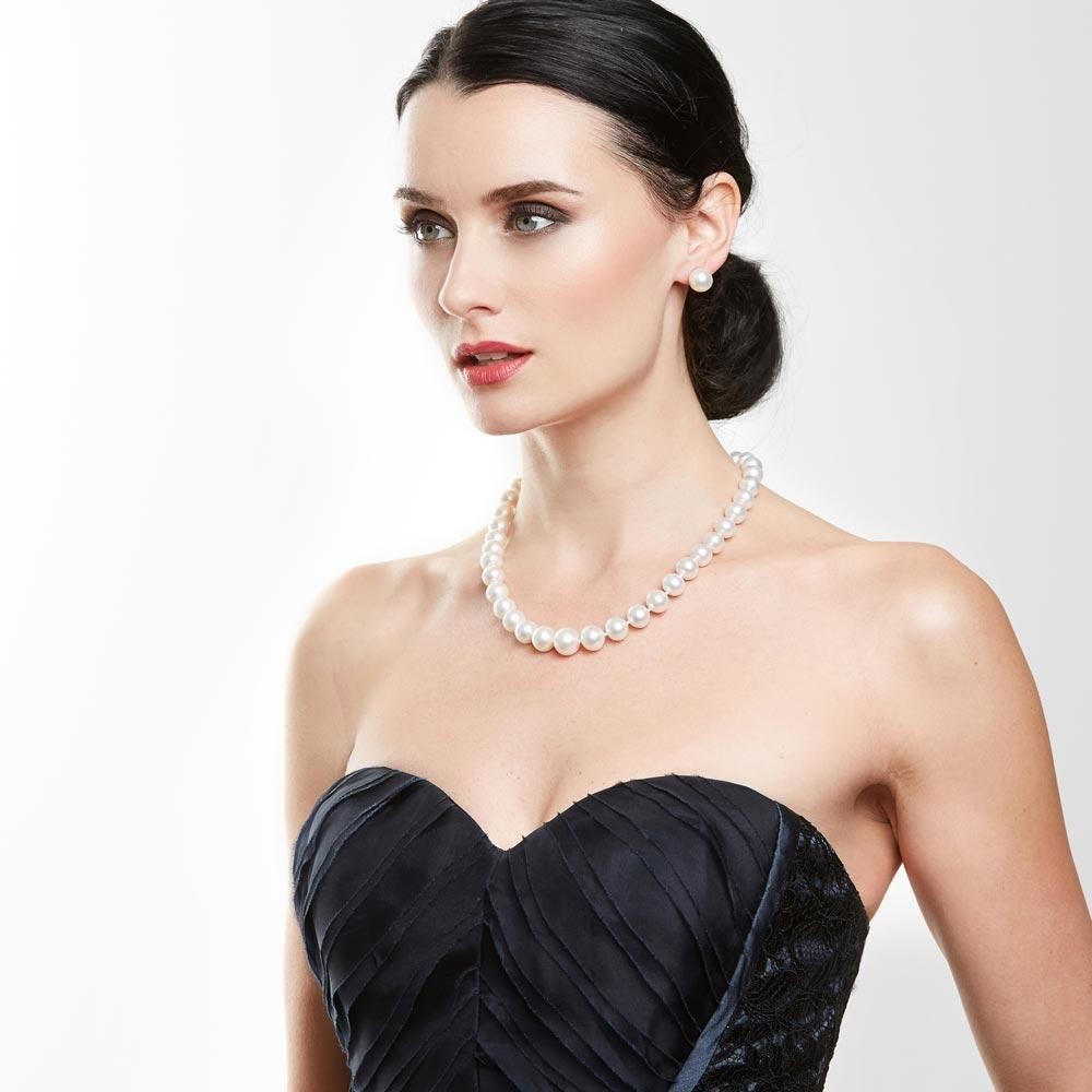 Trang phục quây tôn lên vẻ đẹp của ngọc trai