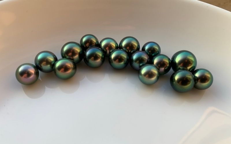 Màu sẫm tối huyến bí của ngọc trai Tahiti
