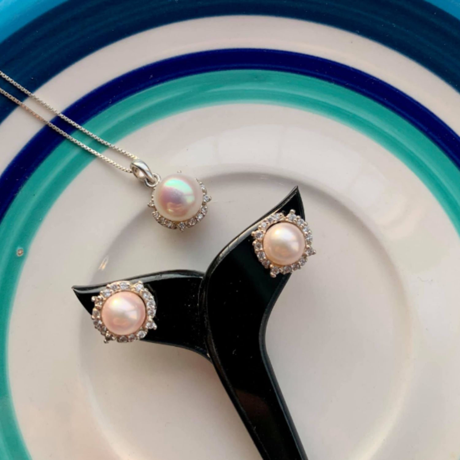 Bộ trang sức dây chuyền và bông tai Ngọc trai Akoya hồng