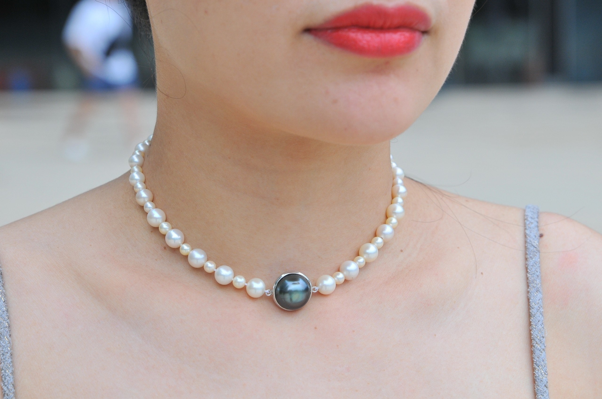 Vòng cổ ngọc trai Akoya cùng điểm nhấn là ngọc Tahiti