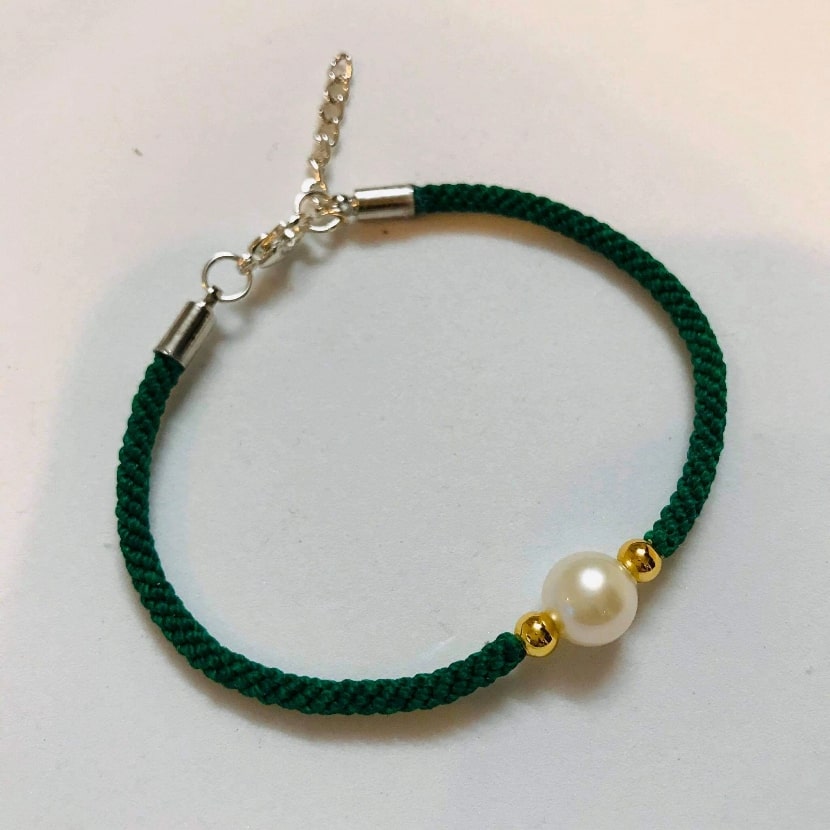 Vòng Tay Ngọc Trai Akoya Trắng Tết Dây Thủ Công Màu Xanh Lá