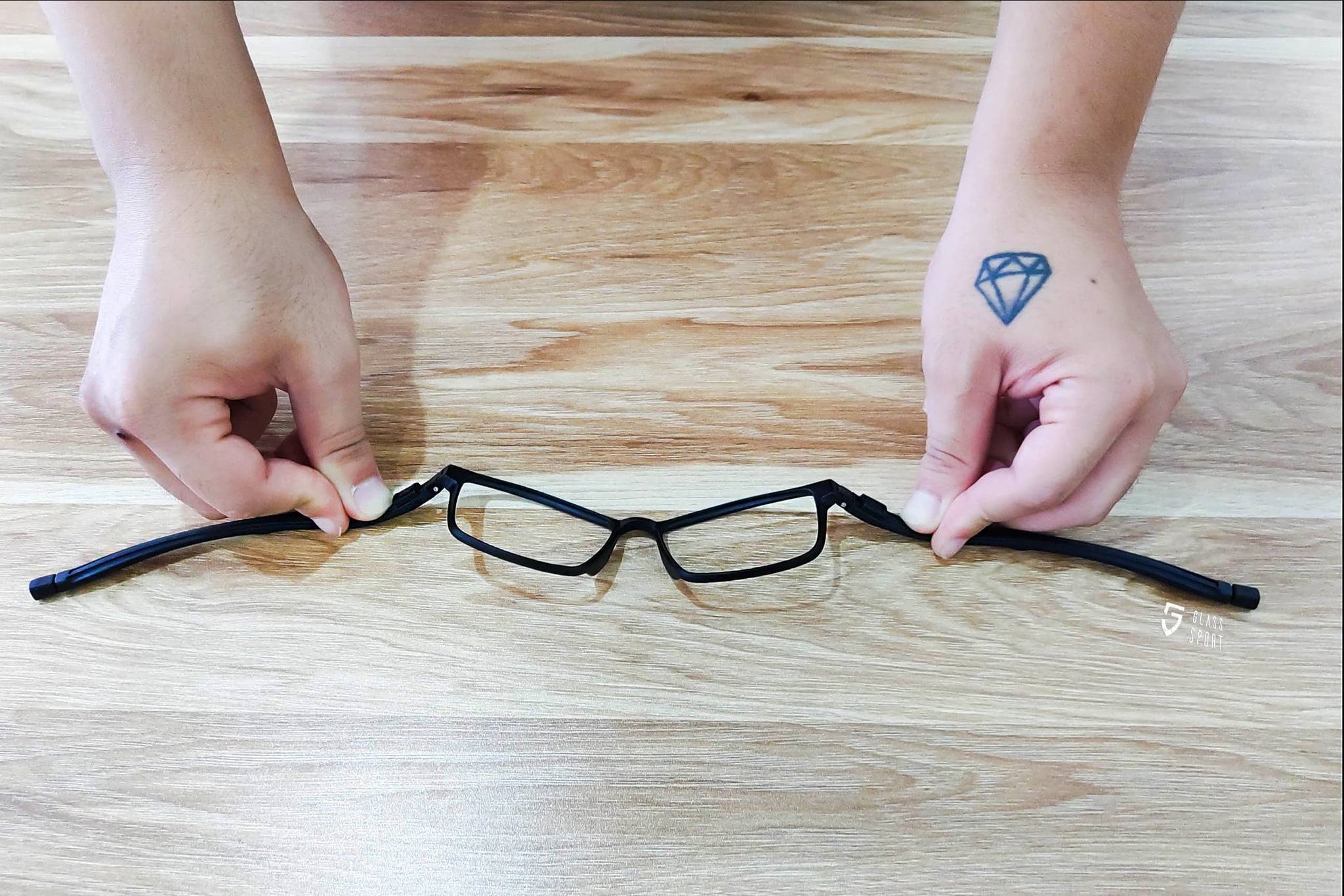 kính đá bóng trẻ em